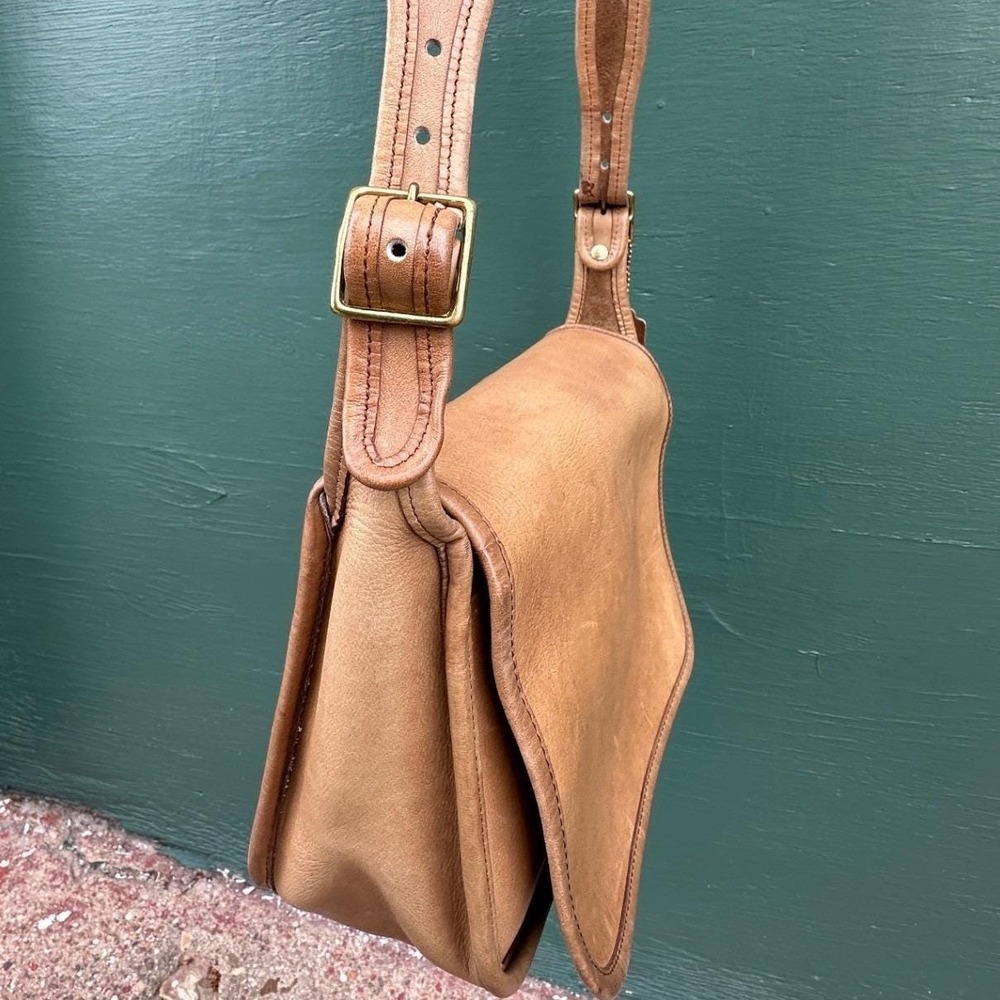 Vintage Coach British Tan Leather Saddle Bag NYC Made classic Crossbody - Picture 10 of 10